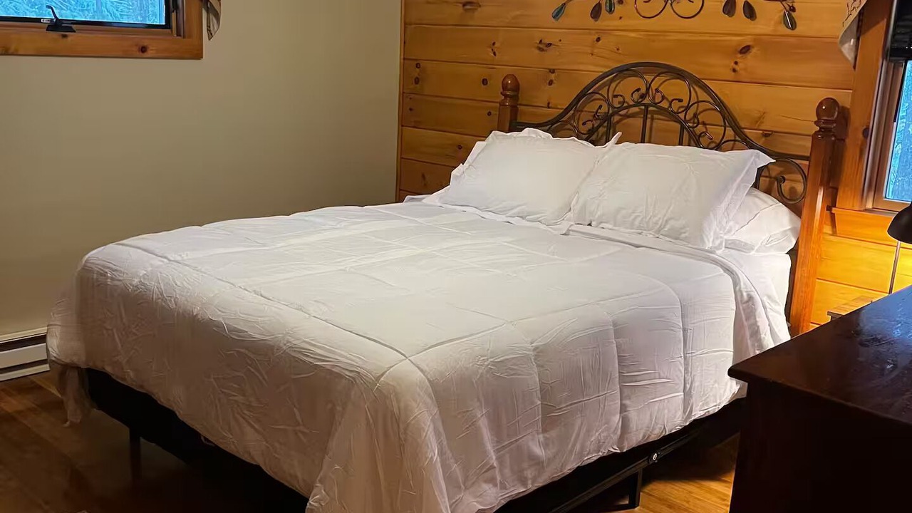 Photo of Bedroom in Alton