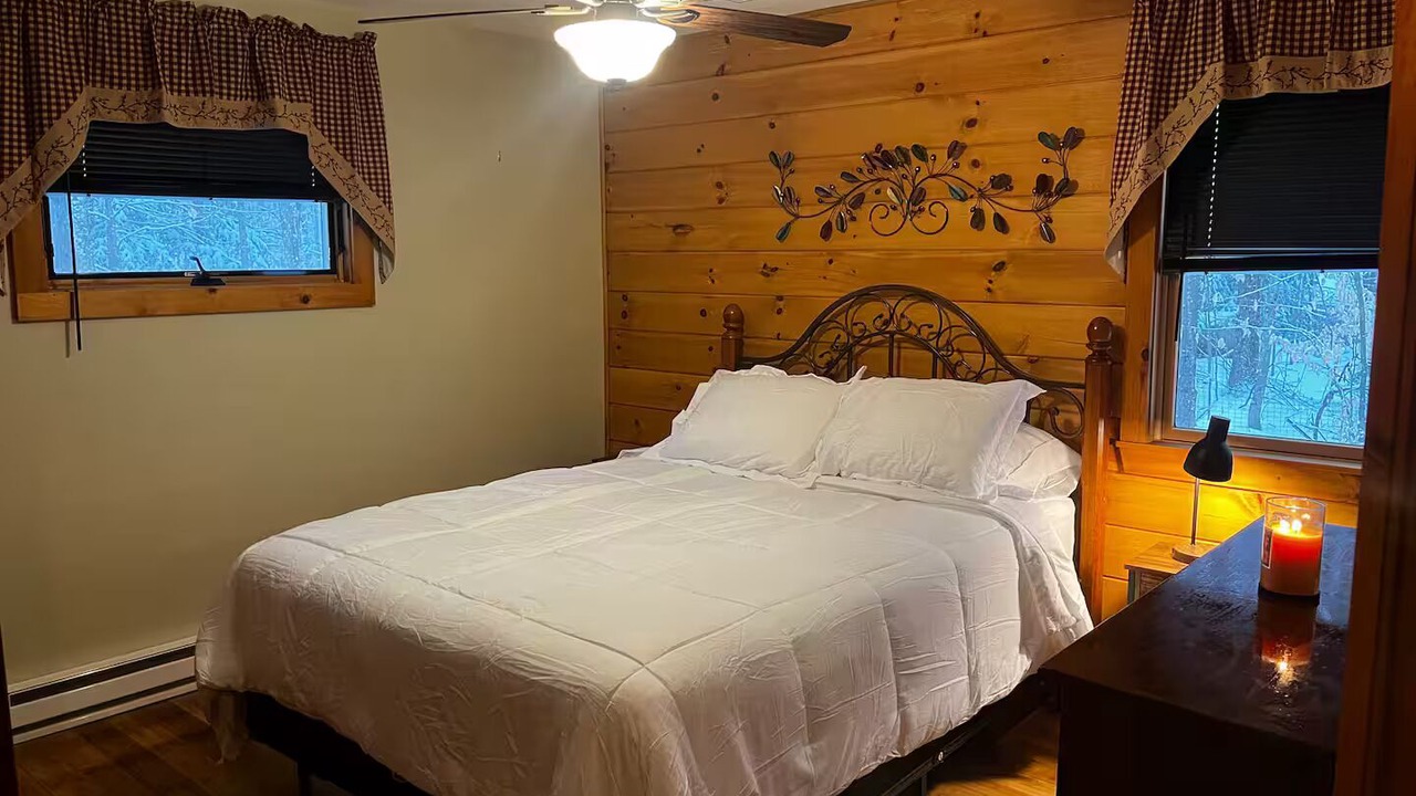 Photo of Bedroom in Alton