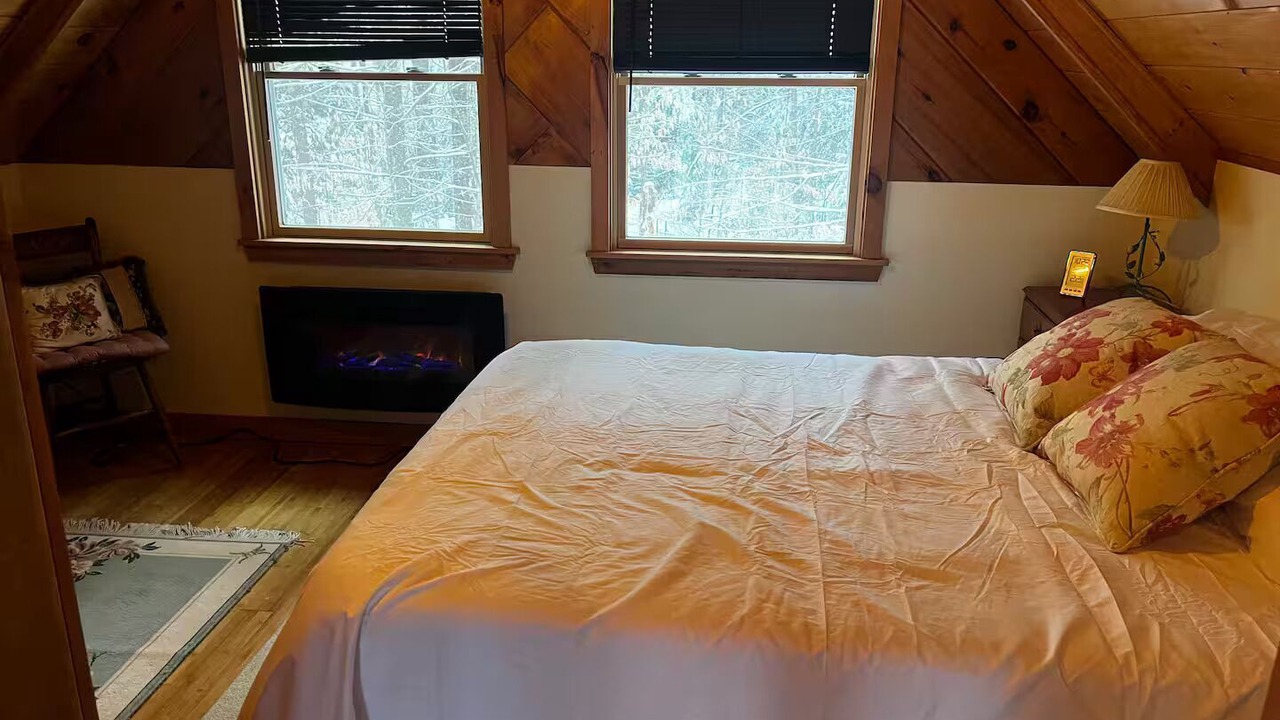 Photo of Bedroom in Alton