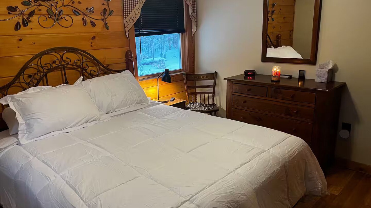 Photo of Bedroom in Alton