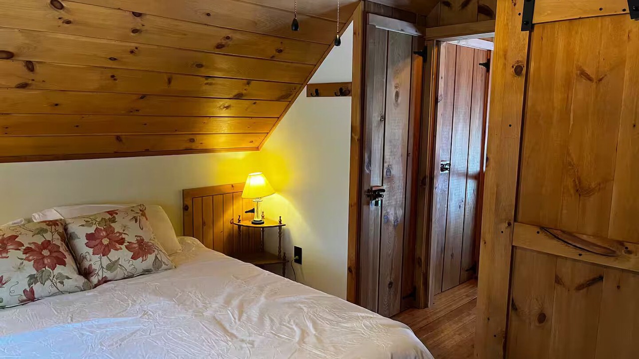 Photo of Bedroom in Alton