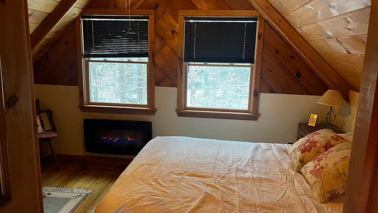 Photo of Bedroom in Alton