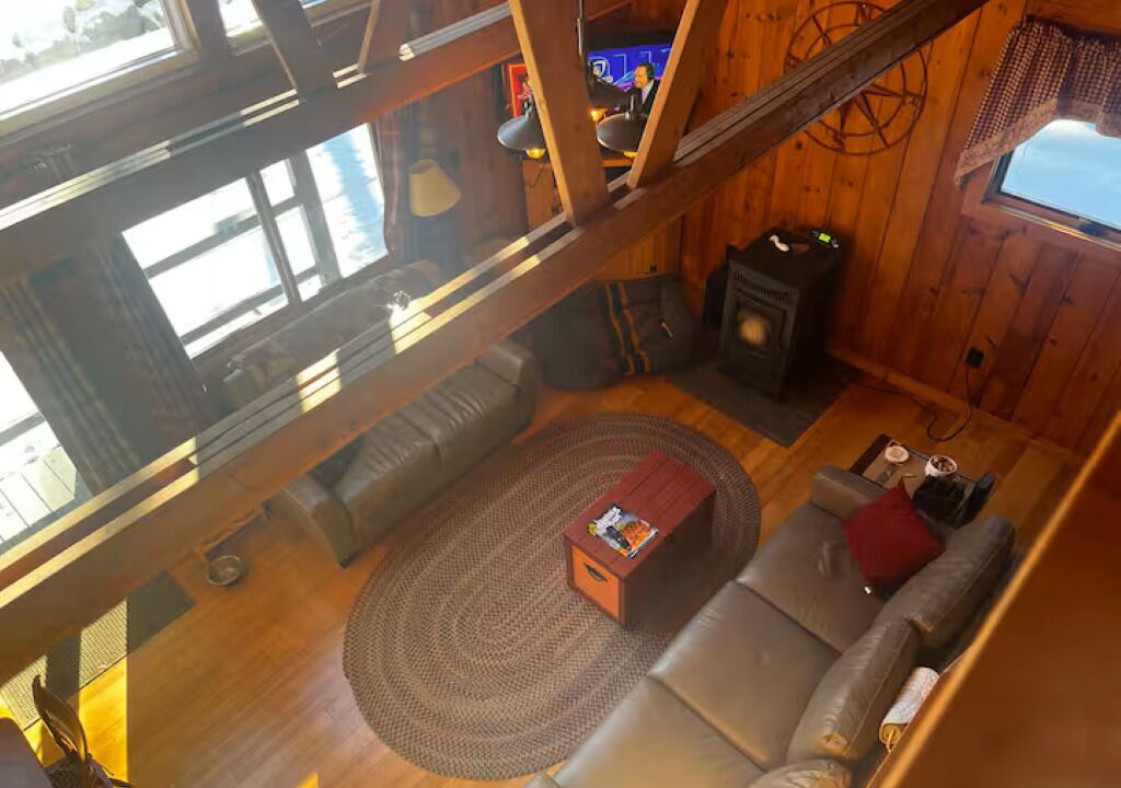 Photo of Livingroom in Alton