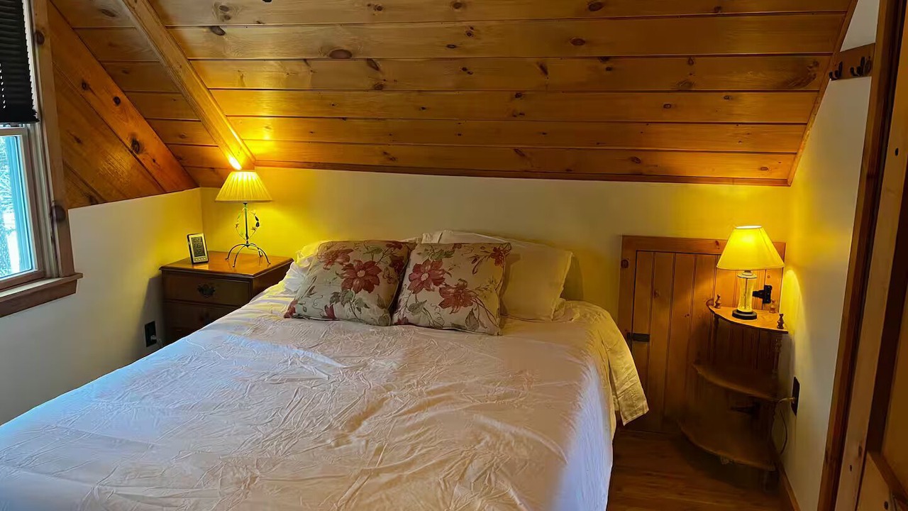 Photo of Bedroom in Alton