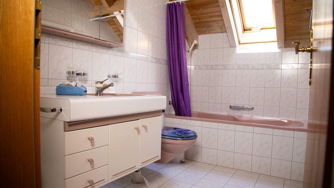 Photo of Bathroom in Goldiwil