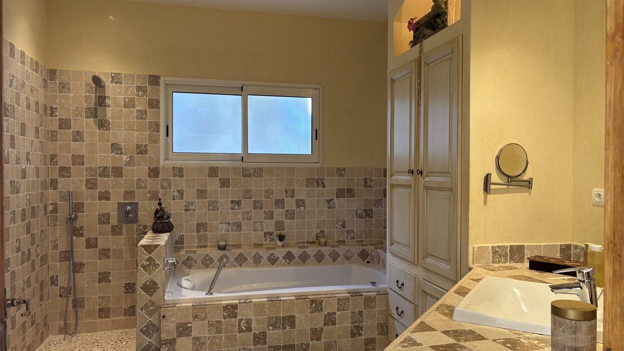 Photo of Bathroom in Junas