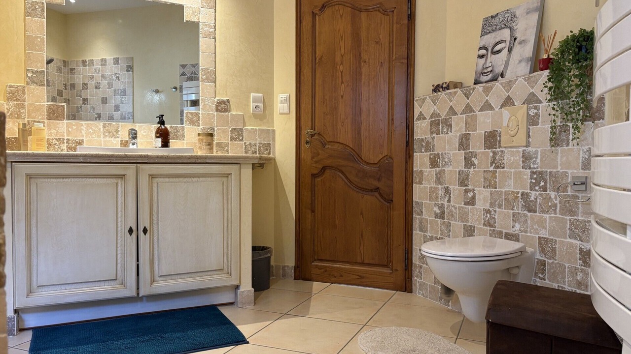 Photo of Bathroom in Junas