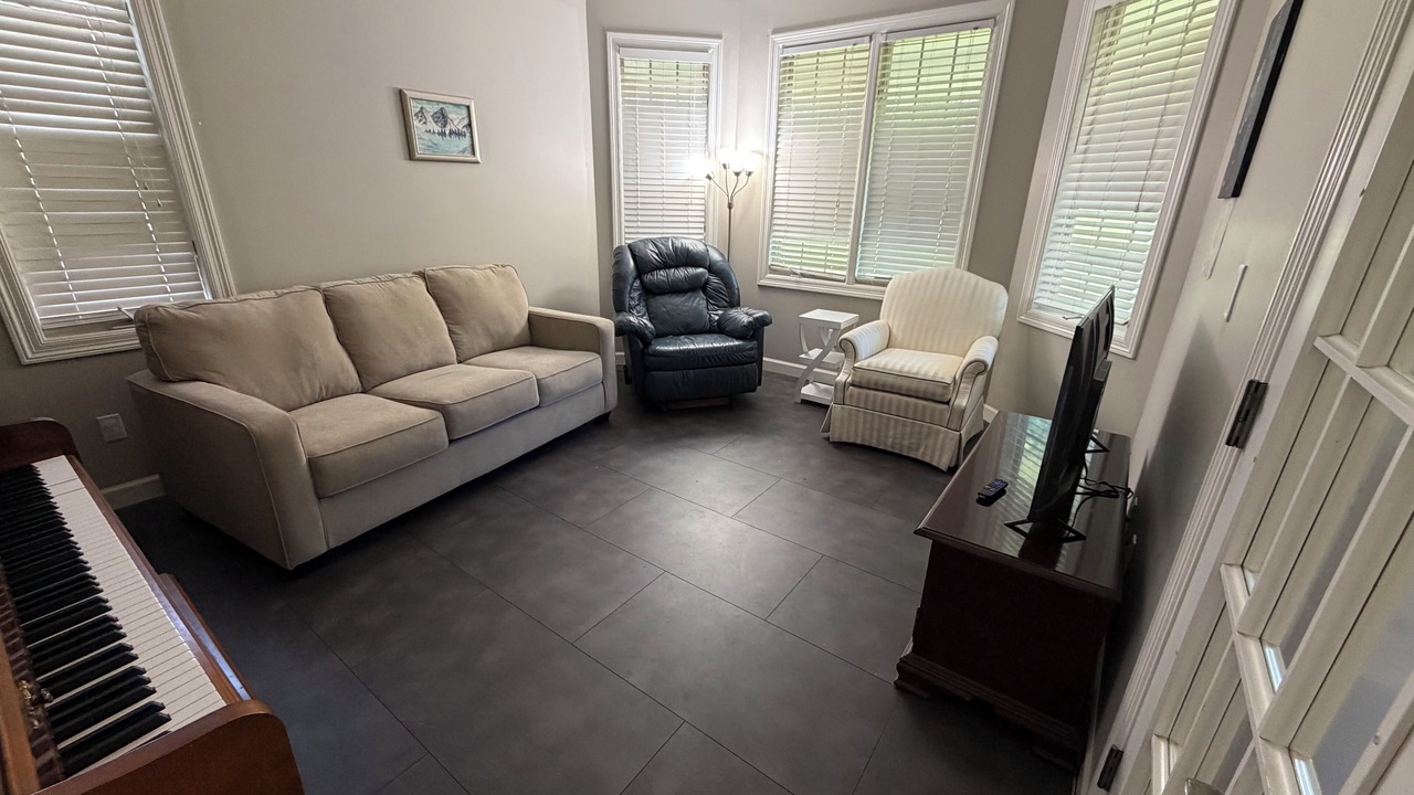 Photo of Livingroom in Saylorville