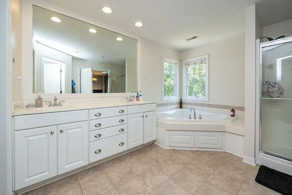 Photo of Bathroom in Saylorville