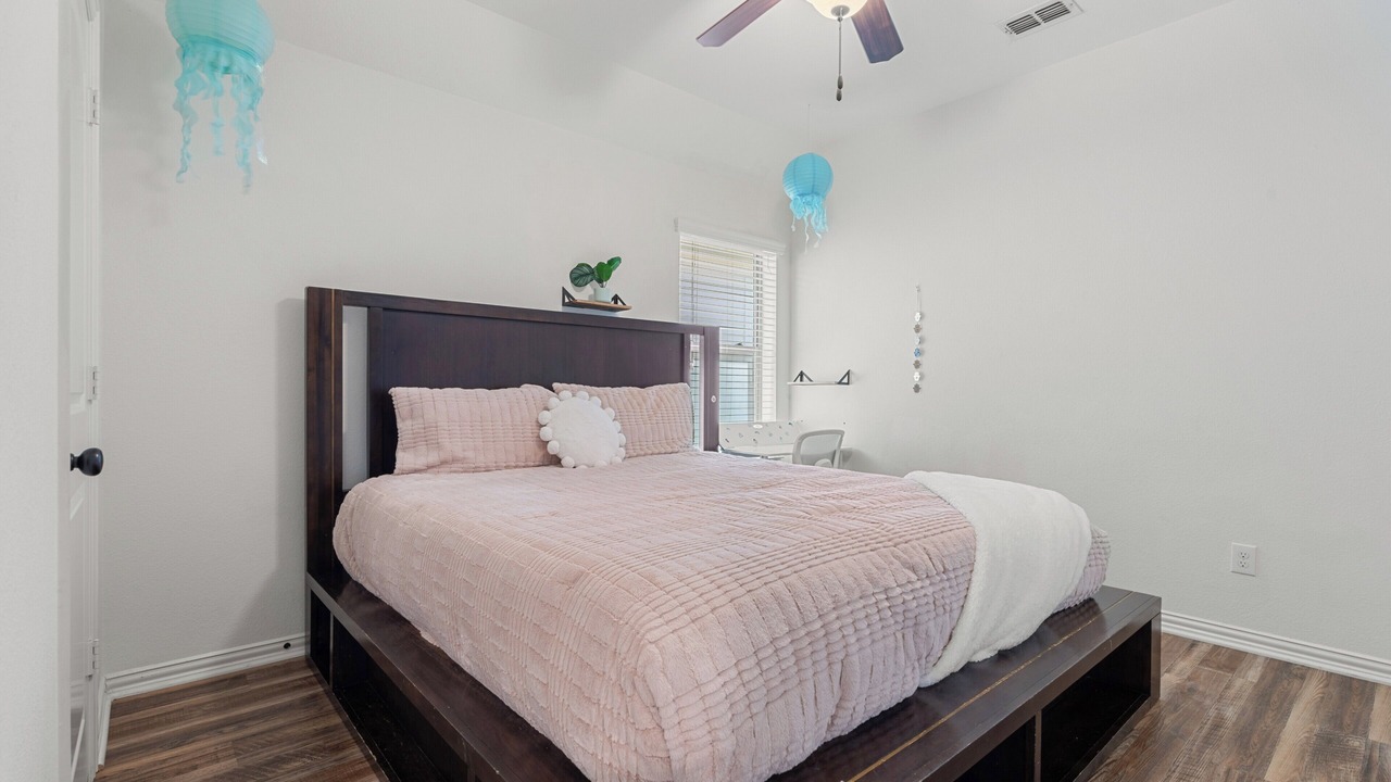 Photo of Bedroom in Allen