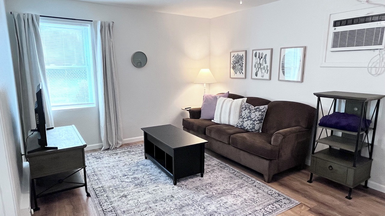 Photo of Livingroom in Kirksville
