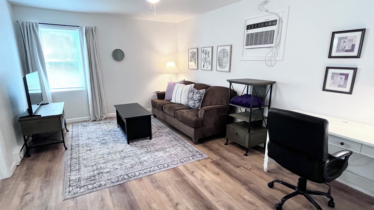 Photo of Livingroom in Kirksville