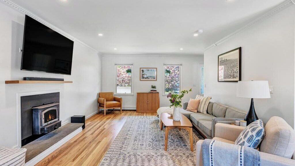 Photo of Livingroom in Greenport West