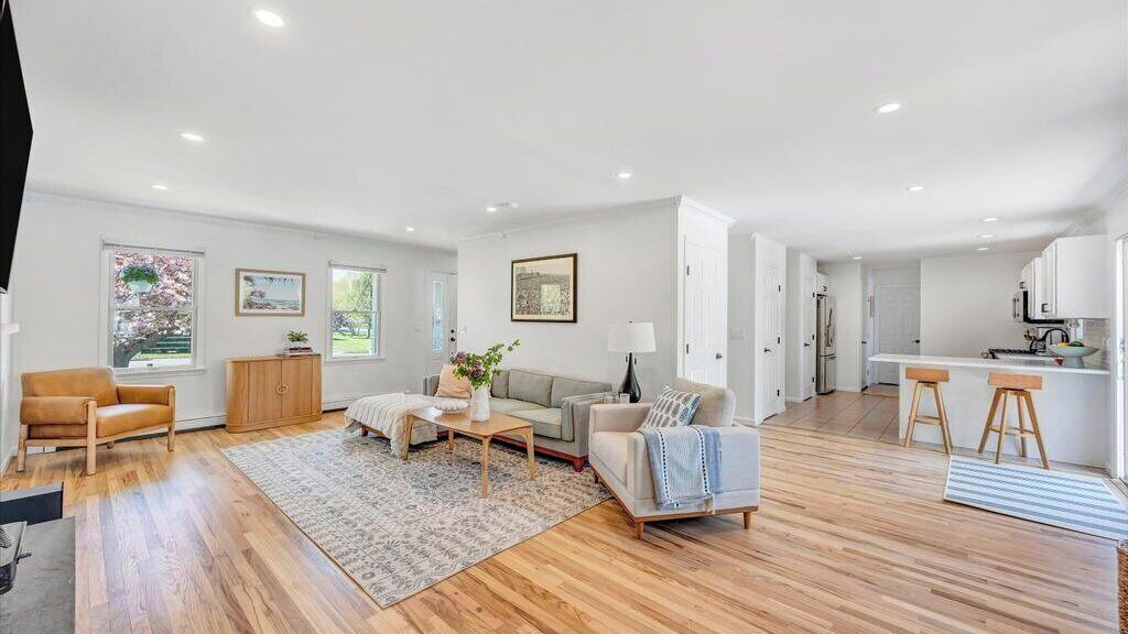 Photo of Livingroom in Greenport West
