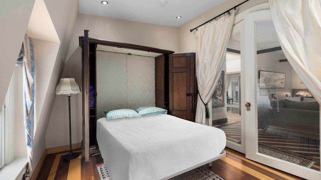 Photo of Bedroom in Top of the Hill