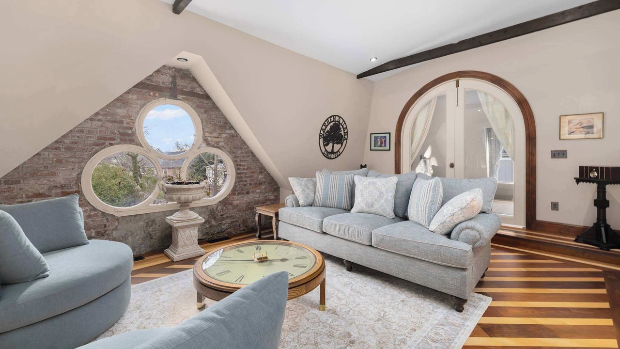 Photo of Livingroom in Top of the Hill