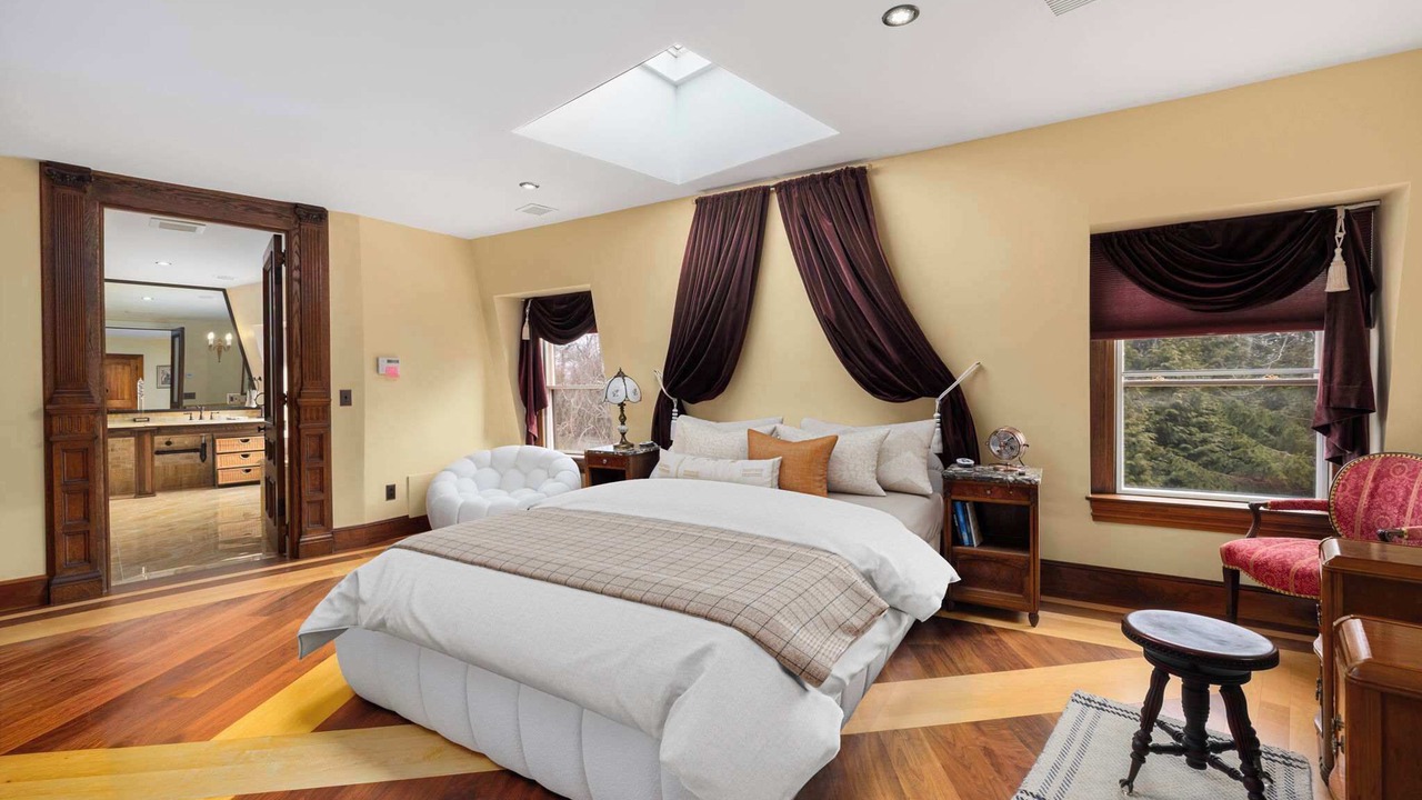 Photo of Bedroom in Top of the Hill