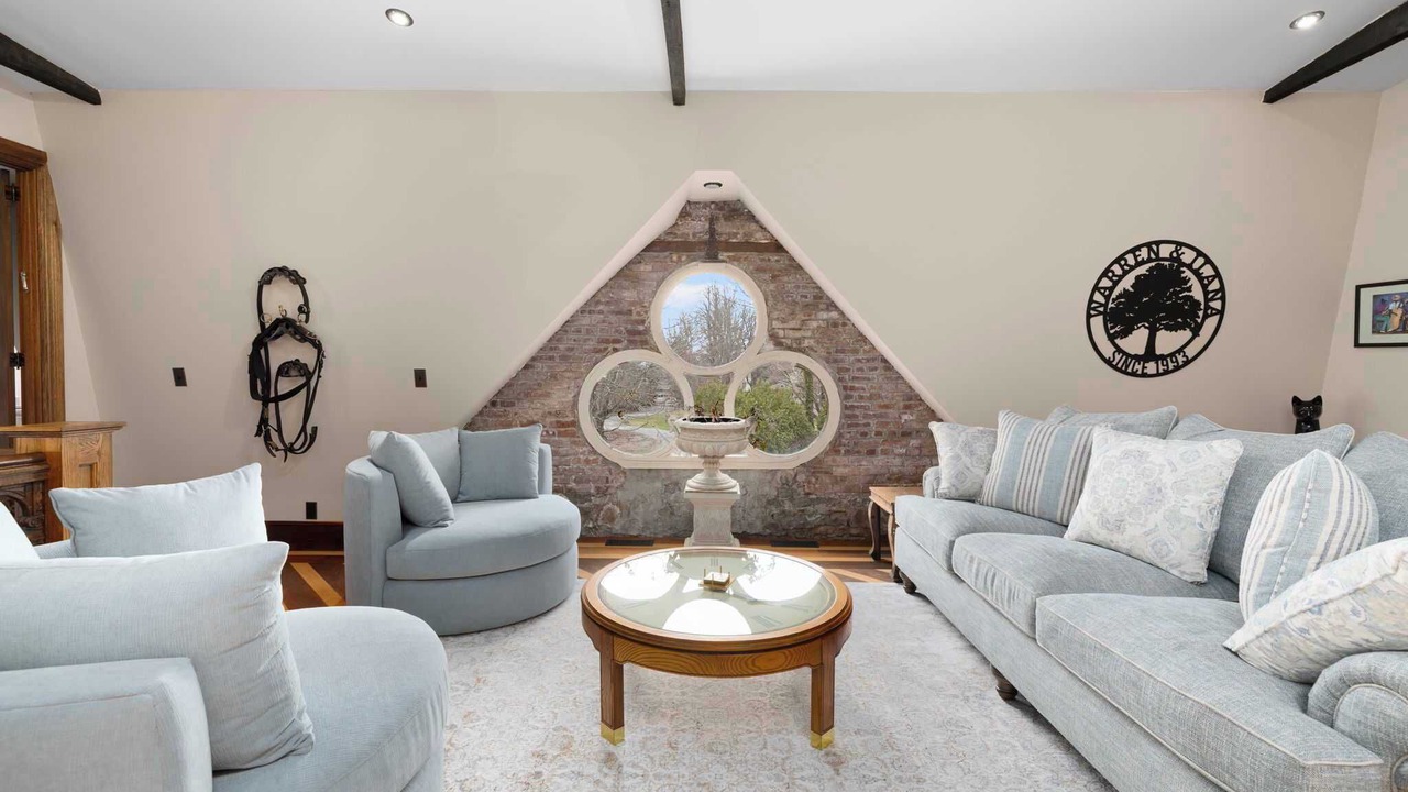 Photo of Livingroom in Top of the Hill