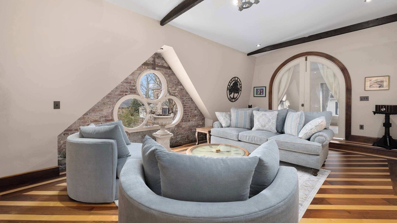 Photo of Livingroom in Top of the Hill