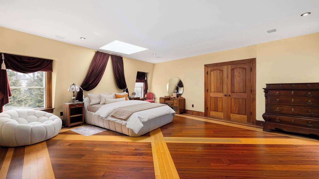 Photo of Bedroom in Top of the Hill