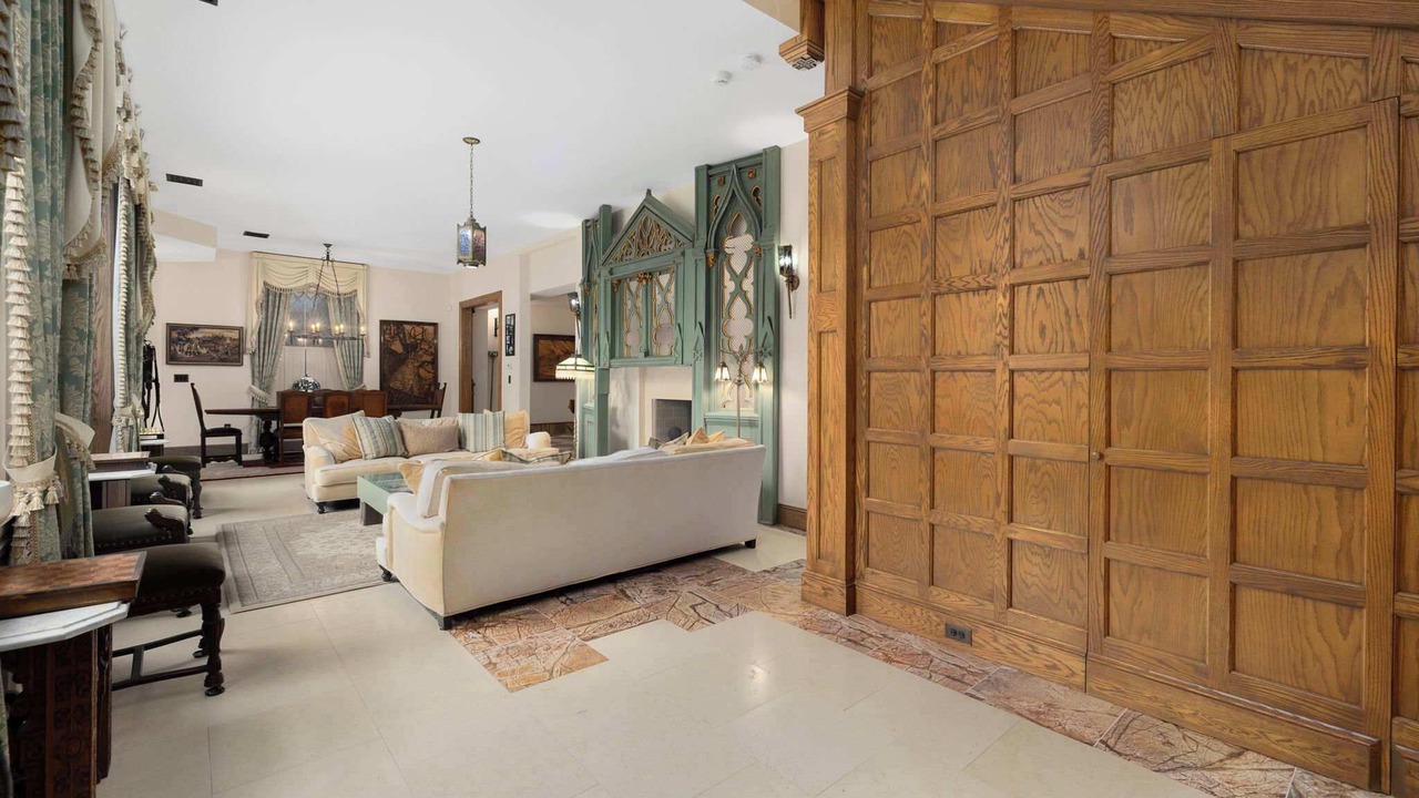 Photo of Livingroom in Top of the Hill