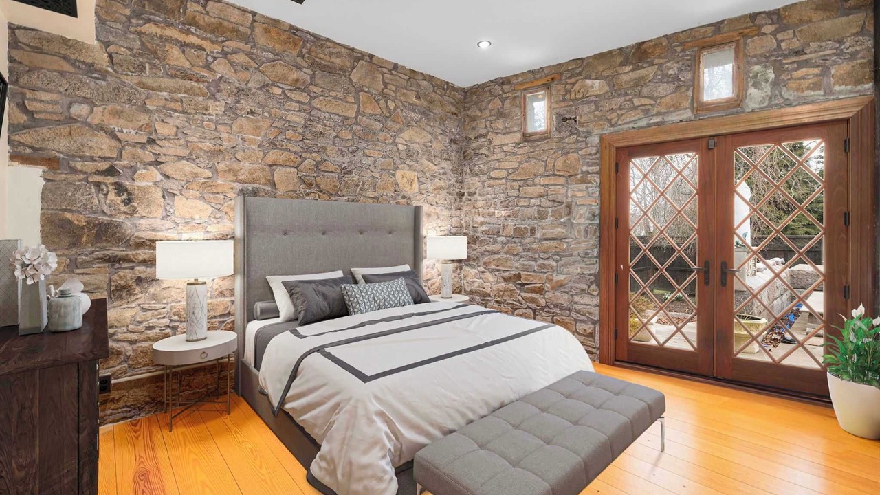 Photo of Bedroom in Top of the Hill