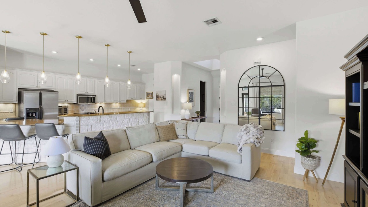 Photo of Livingroom in Travis Landing
