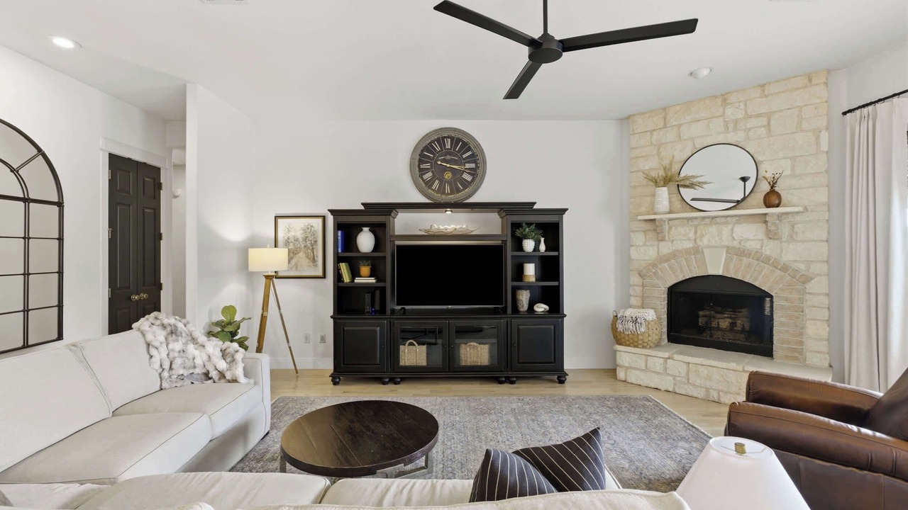 Photo of Livingroom in Travis Landing