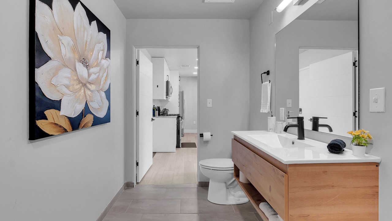 Photo of Bathroom in Deco District