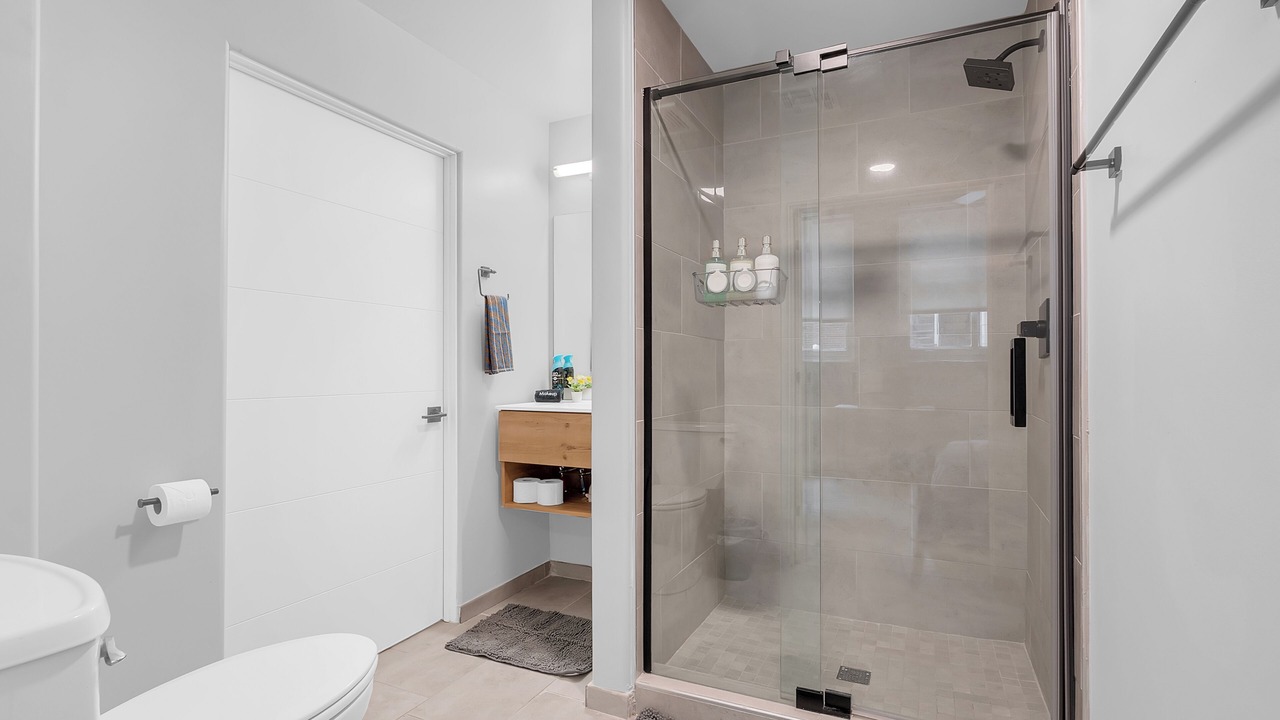 Photo of Bathroom in Deco District