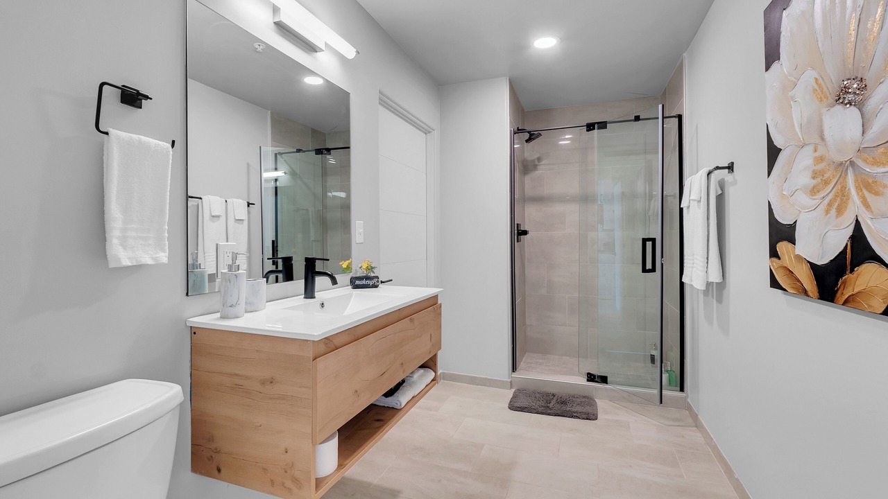 Photo of Bathroom in Deco District