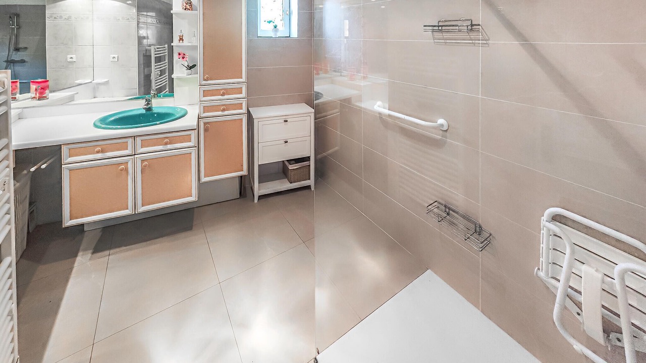 Photo of Bathroom in Saint-Chinian