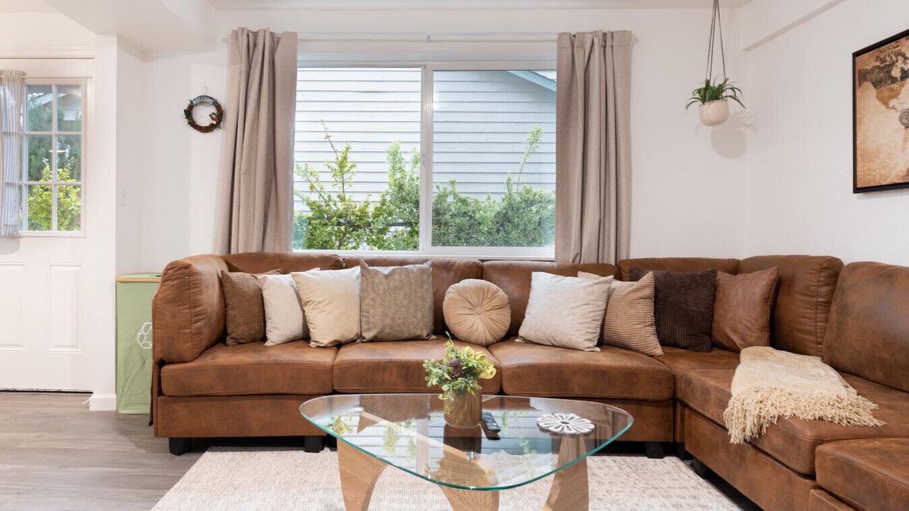 Photo of Livingroom in Shoreline