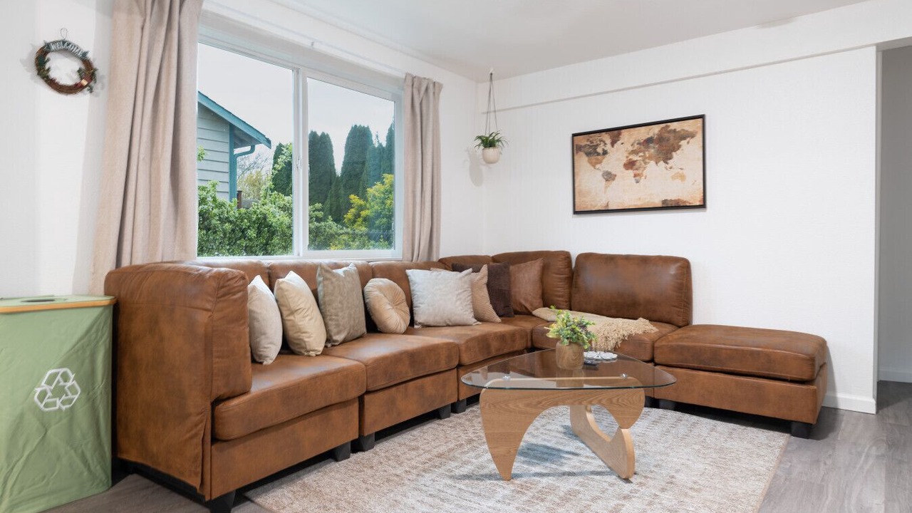Photo of Livingroom in Shoreline