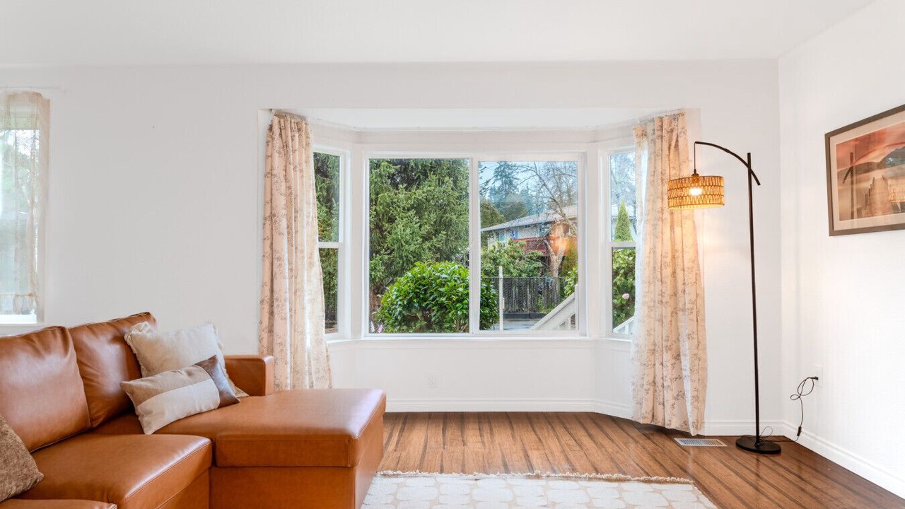 Photo of Livingroom in Shoreline