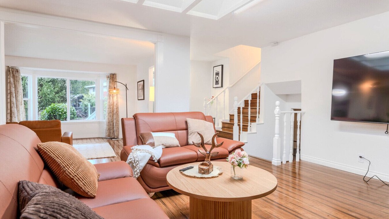 Photo of Livingroom in Shoreline