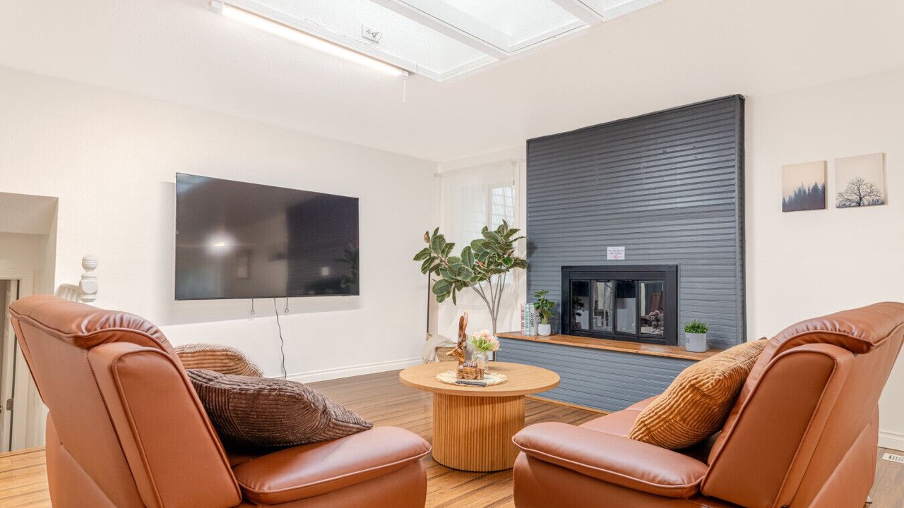 Photo of Livingroom in Shoreline