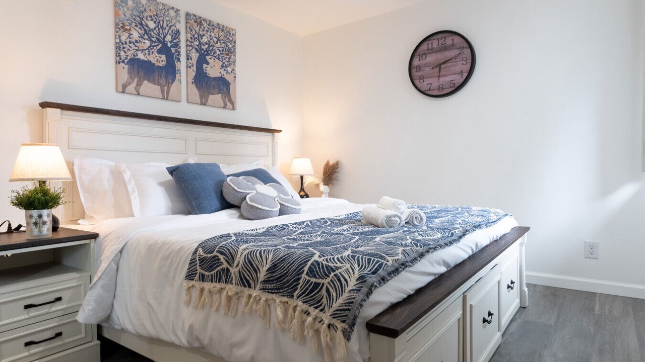 Photo of Bedroom in Shoreline