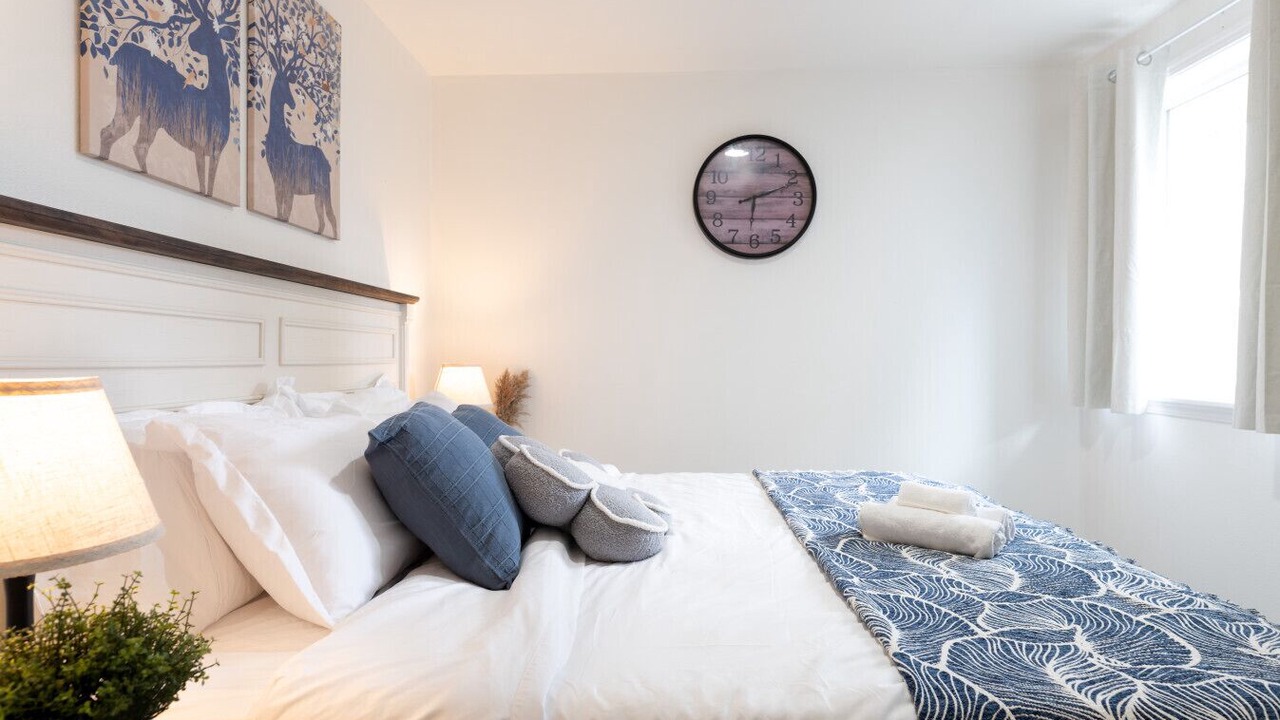 Photo of Bedroom in Shoreline