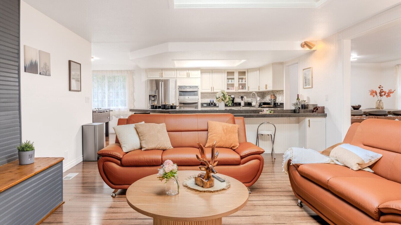 Photo of Livingroom in Shoreline