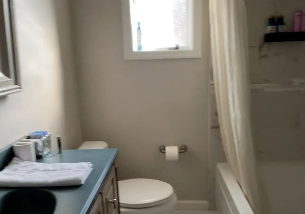 Photo of Bathroom in Squirrel Hill South