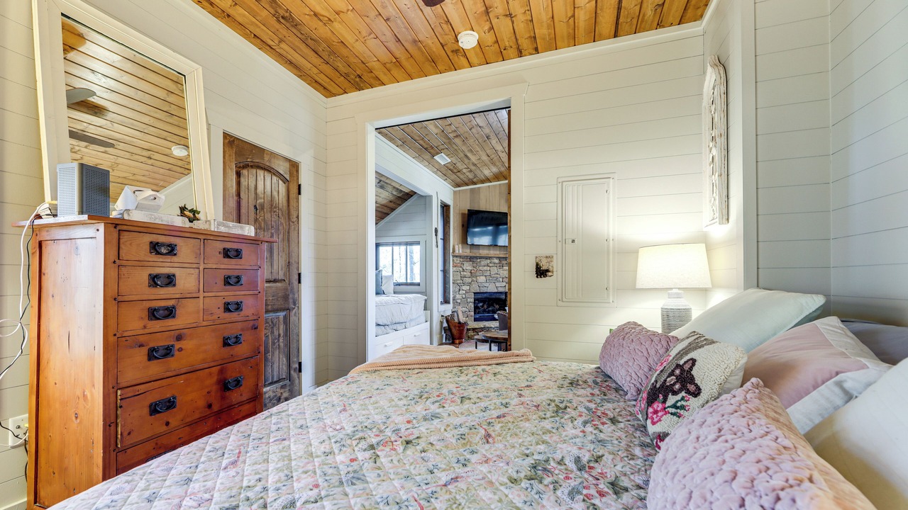 Photo of Bedroom in Tuckasegee