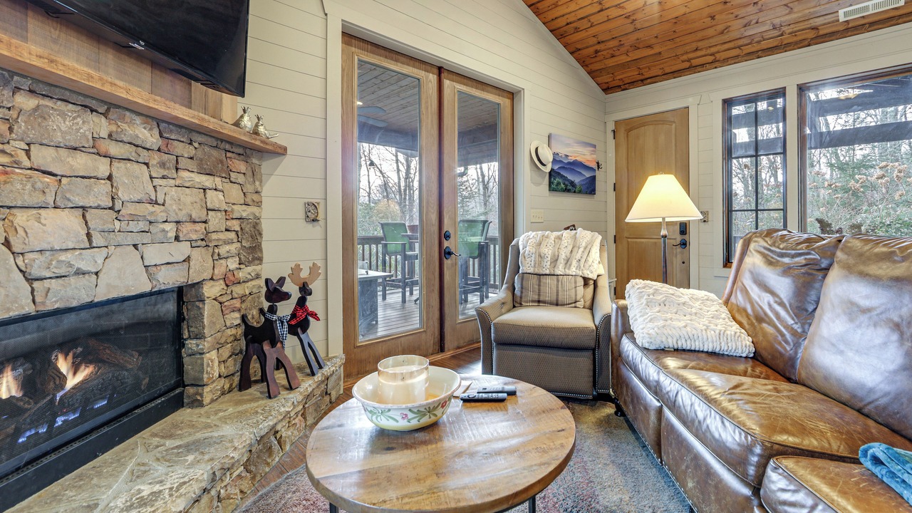 Photo of Livingroom in Tuckasegee