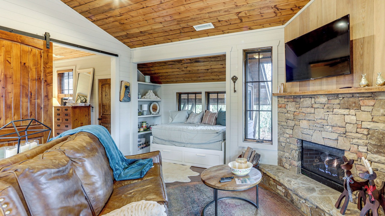 Photo of Livingroom in Tuckasegee