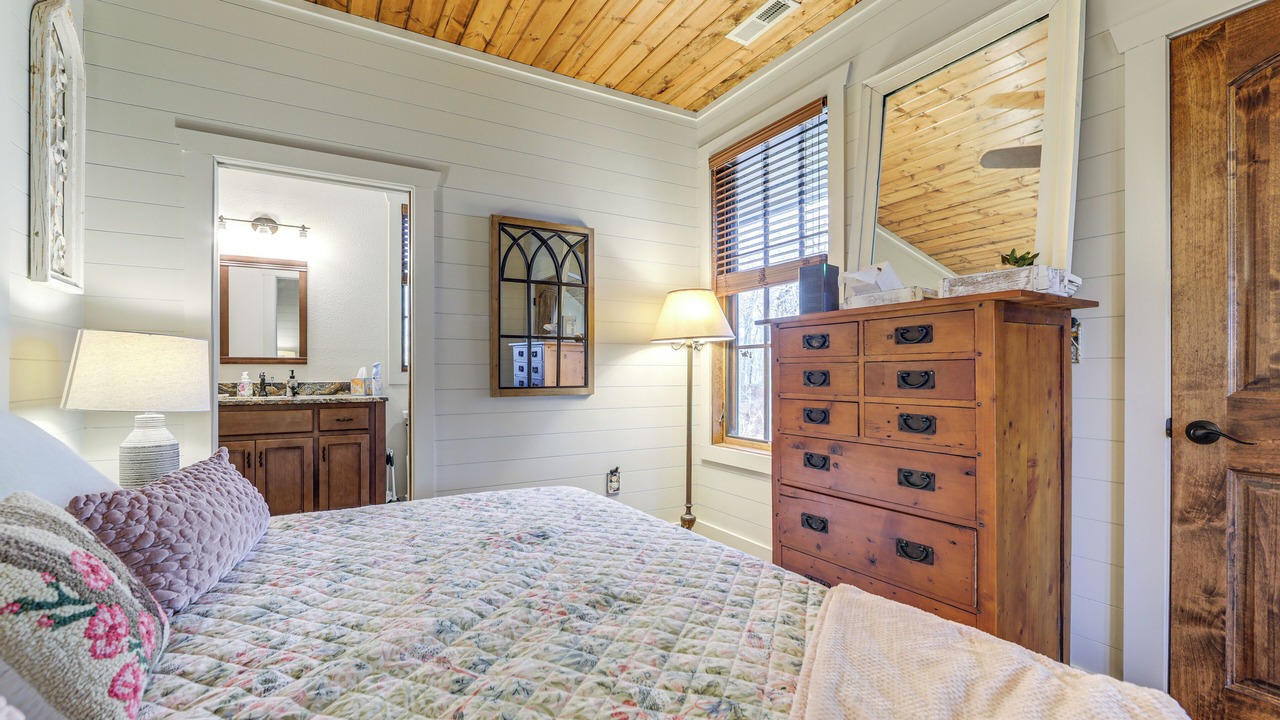 Photo of Bedroom in Tuckasegee