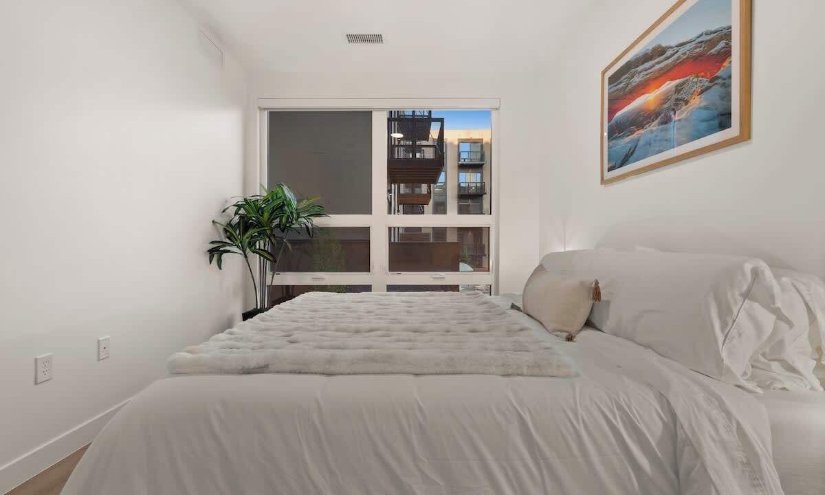 Photo of Bedroom in People's Freeway