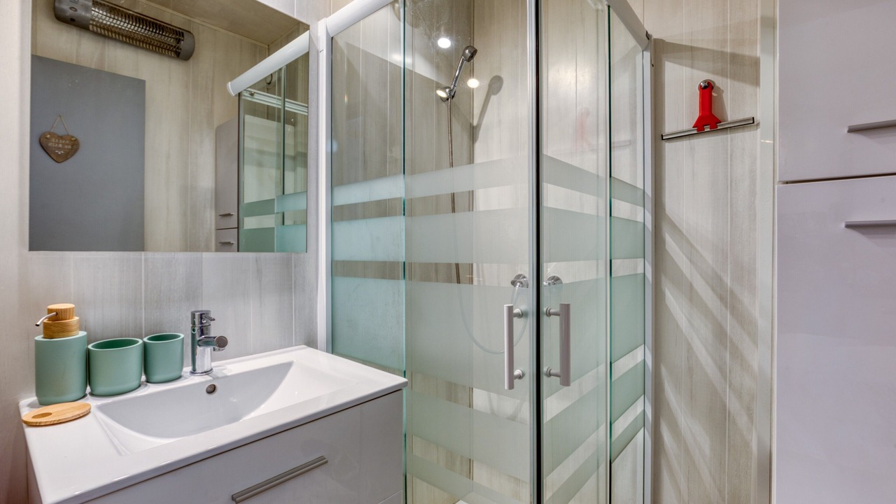 Photo of Bathroom in Le Grau-Du-Roi