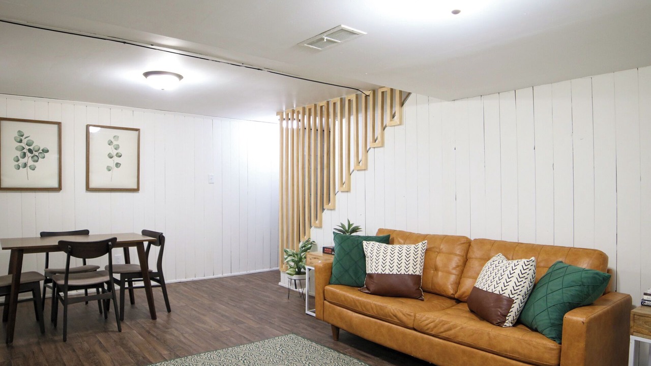 Photo of Livingroom in Lansing