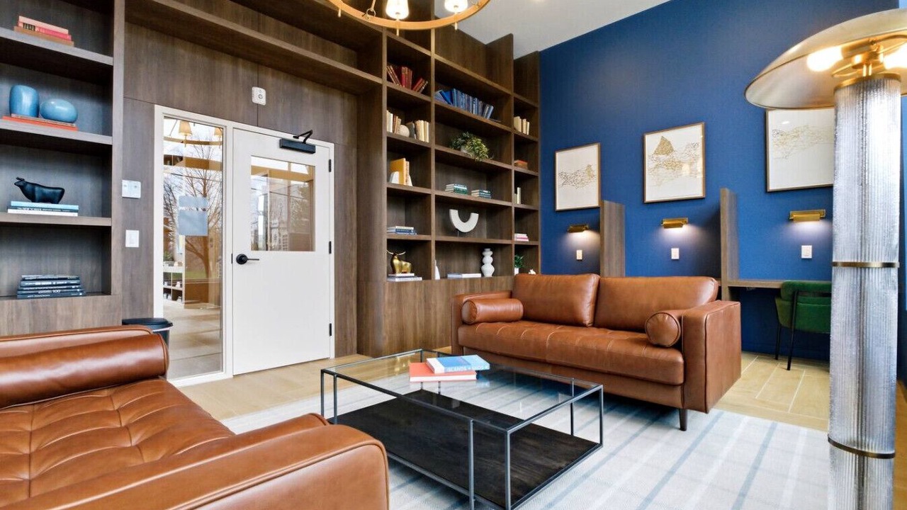 Photo of Livingroom in University Circle