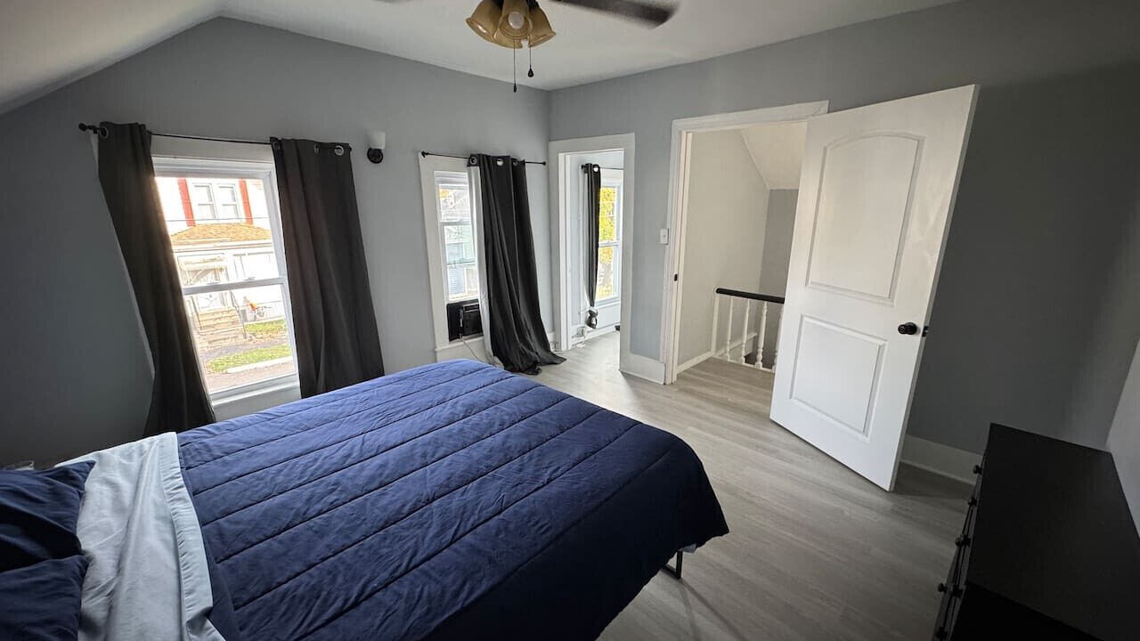 Photo of Bedroom in Lakefront